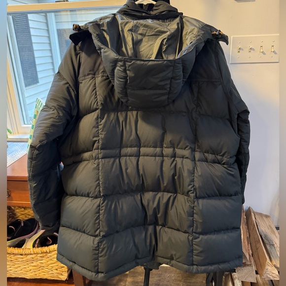 LL Bean Women’s Black Puffer Jacket - Picture 2 of 4